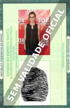 Imagem hipotética representando a carteira de identidade de Kate Vernon
