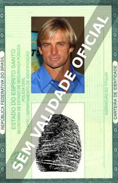 Imagem hipotética representando a carteira de identidade de Laird Hamilton