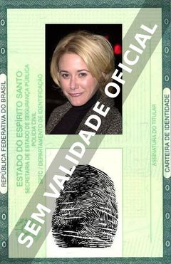 Imagem hipotética representando a carteira de identidade de Leah Lail