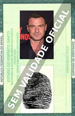Imagem hipotética representando a carteira de identidade de Liev Schreiber