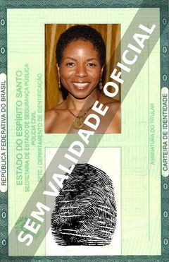 Imagem hipotética representando a carteira de identidade de LisaGay Hamilton