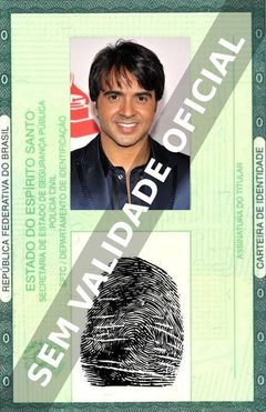 Imagem hipotética representando a carteira de identidade de Luis Fonsi