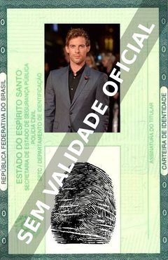 Imagem hipotética representando a carteira de identidade de Luke Treadaway