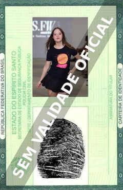Imagem hipotética representando a carteira de identidade de Maju de Araújo