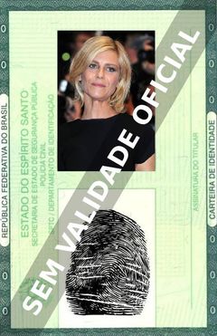 Imagem hipotética representando a carteira de identidade de Marina Foïs