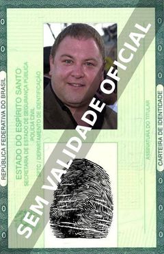 Imagem hipotética representando a carteira de identidade de Mark Addy