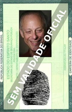 Imagem hipotética representando a carteira de identidade de Mark Blum