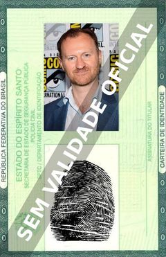 Imagem hipotética representando a carteira de identidade de Mark Gatiss