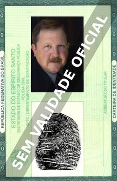 Imagem hipotética representando a carteira de identidade de Mark Holton