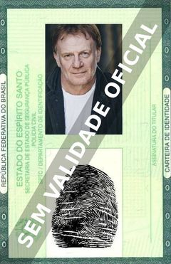 Imagem hipotética representando a carteira de identidade de Mark Lewis Jones