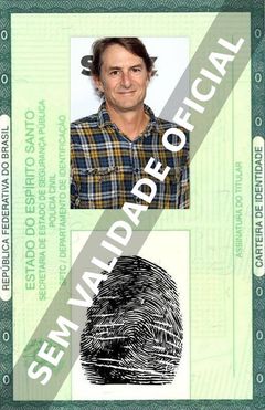 Imagem hipotética representando a carteira de identidade de Matt Adler