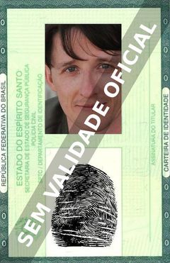 Imagem hipotética representando a carteira de identidade de Matthew Whittet