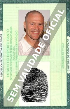 Imagem hipotética representando a carteira de identidade de Michael Rooker