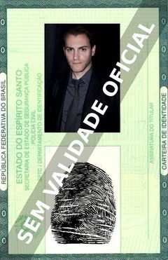 Imagem hipotética representando a carteira de identidade de Michael Stuhlbarg