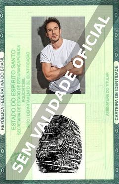 Imagem hipotética representando a carteira de identidade de Michael Trevino