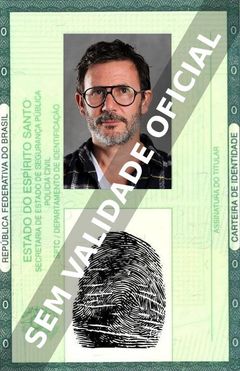 Imagem hipotética representando a carteira de identidade de Michel Hazanavicius