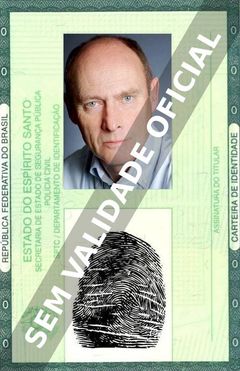 Imagem hipotética representando a carteira de identidade de Patrick Malahide