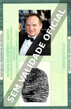 Imagem hipotética representando a carteira de identidade de Paul Guilfoyle