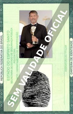 Imagem hipotética representando a carteira de identidade de Peter Coyote