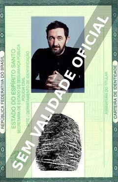 Imagem hipotética representando a carteira de identidade de Ralph Ineson