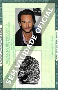 Imagem hipotética representando a carteira de identidade de Rodrigo Santoro