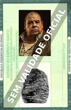 Imagem hipotética representando a carteira de identidade de Roly Serrano