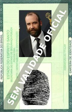 Imagem hipotética representando a carteira de identidade de Rory McCann