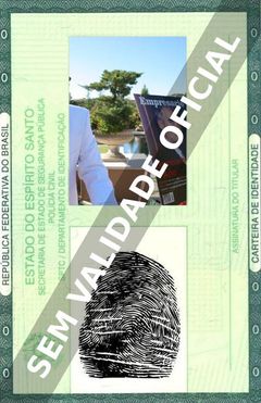 Imagem hipotética representando a carteira de identidade de Saúl Lisazo