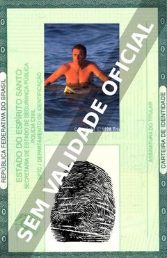 Imagem hipotética representando a carteira de identidade de Shane Dorian
