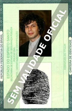 Imagem hipotética representando a carteira de identidade de Simon Amstell