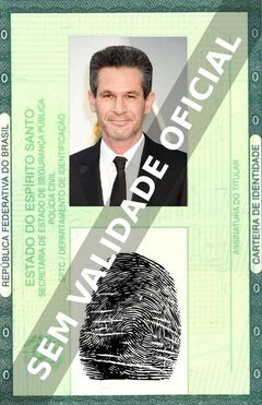 Imagem hipotética representando a carteira de identidade de Simon Kinberg