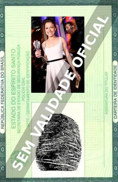 Imagem hipotética representando a carteira de identidade de Tatiana Maslany