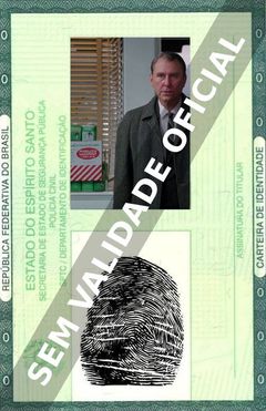 Imagem hipotética representando a carteira de identidade de Timothy Carhart