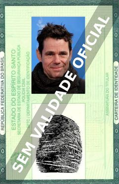 Imagem hipotética representando a carteira de identidade de Tom Tykwer