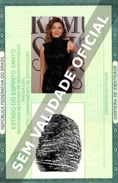 Imagem hipotética representando a carteira de identidade de Triz Pariz