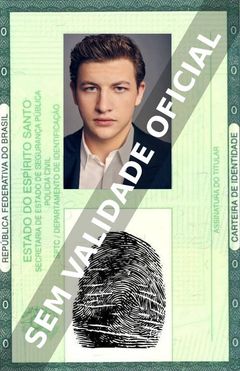 Imagem hipotética representando a carteira de identidade de Tye Sheridan